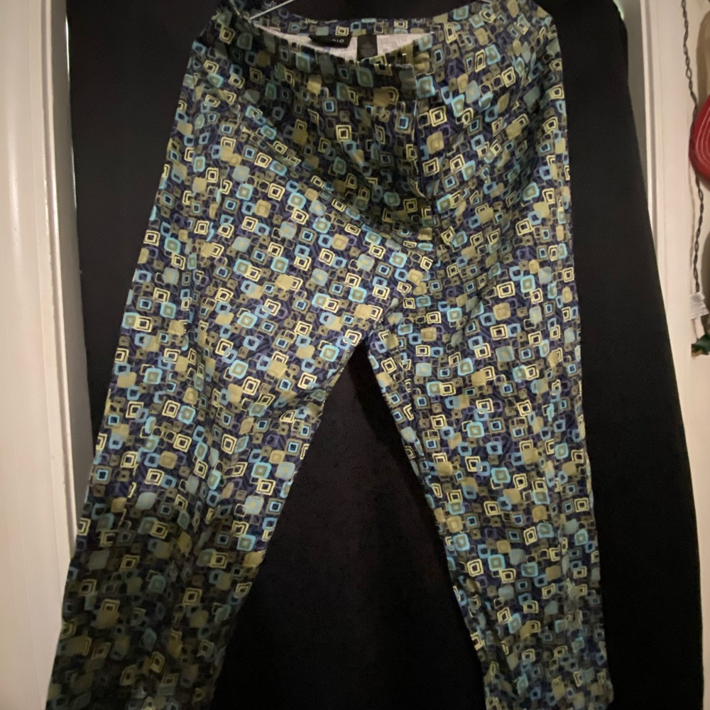Cute geometric print pants.
